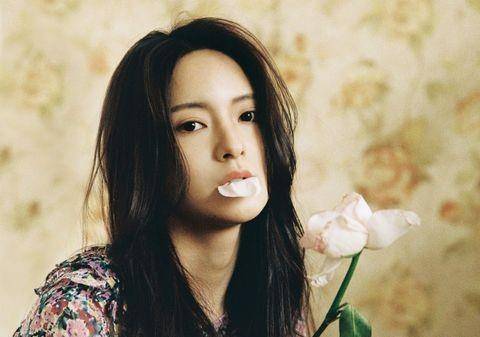 孙安可生于1998年5月2日,其实她原本的名字叫做张晓唯,有一说法是保护