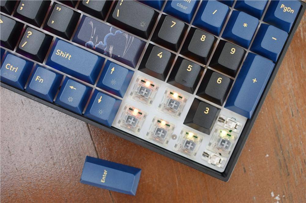 原创             国风设计让人惊喜，新贵GM1000鹤舞月明机械键盘，不只是好看！