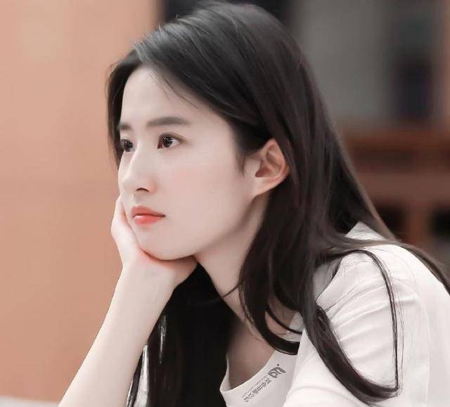 刘亦菲写真,33岁女神还是年轻漂亮,拍照美出新高度_仙女姐姐_小龙女