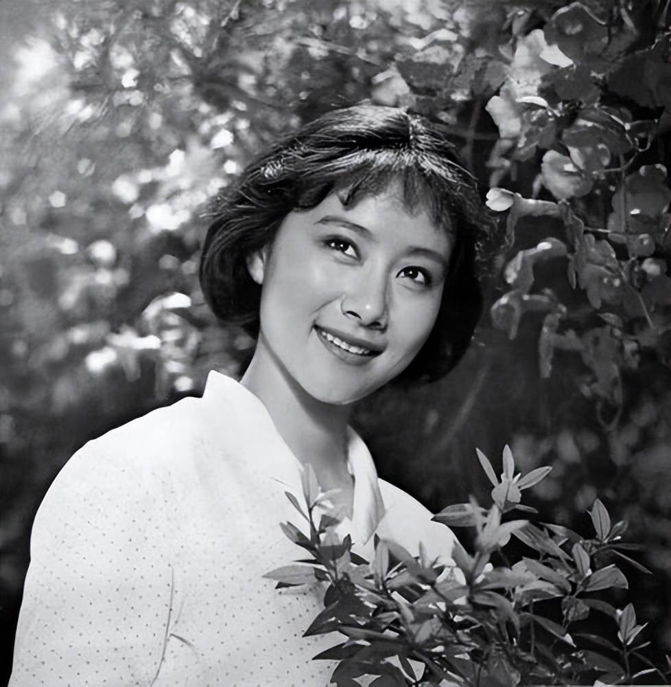 著名演员黄梅莹:出身上海的千金小姐,却坎坷半生