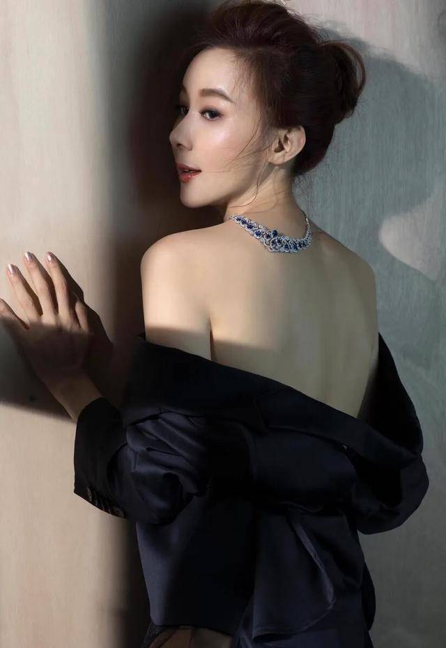 50岁左右的女明星,如今都长什么样了,谁又是娱乐圈的不老女神?