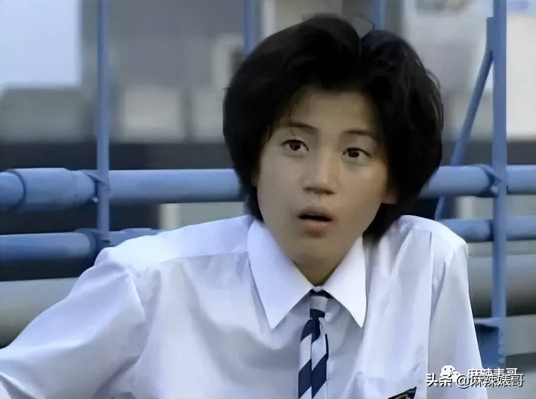 小栗旬,1982年出生,16岁出演电视剧《麻辣教师gto》.