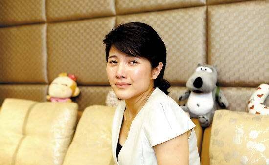 这让颜丙燕非常的伤心,于是她决定这段时间都陪在母亲的身边.