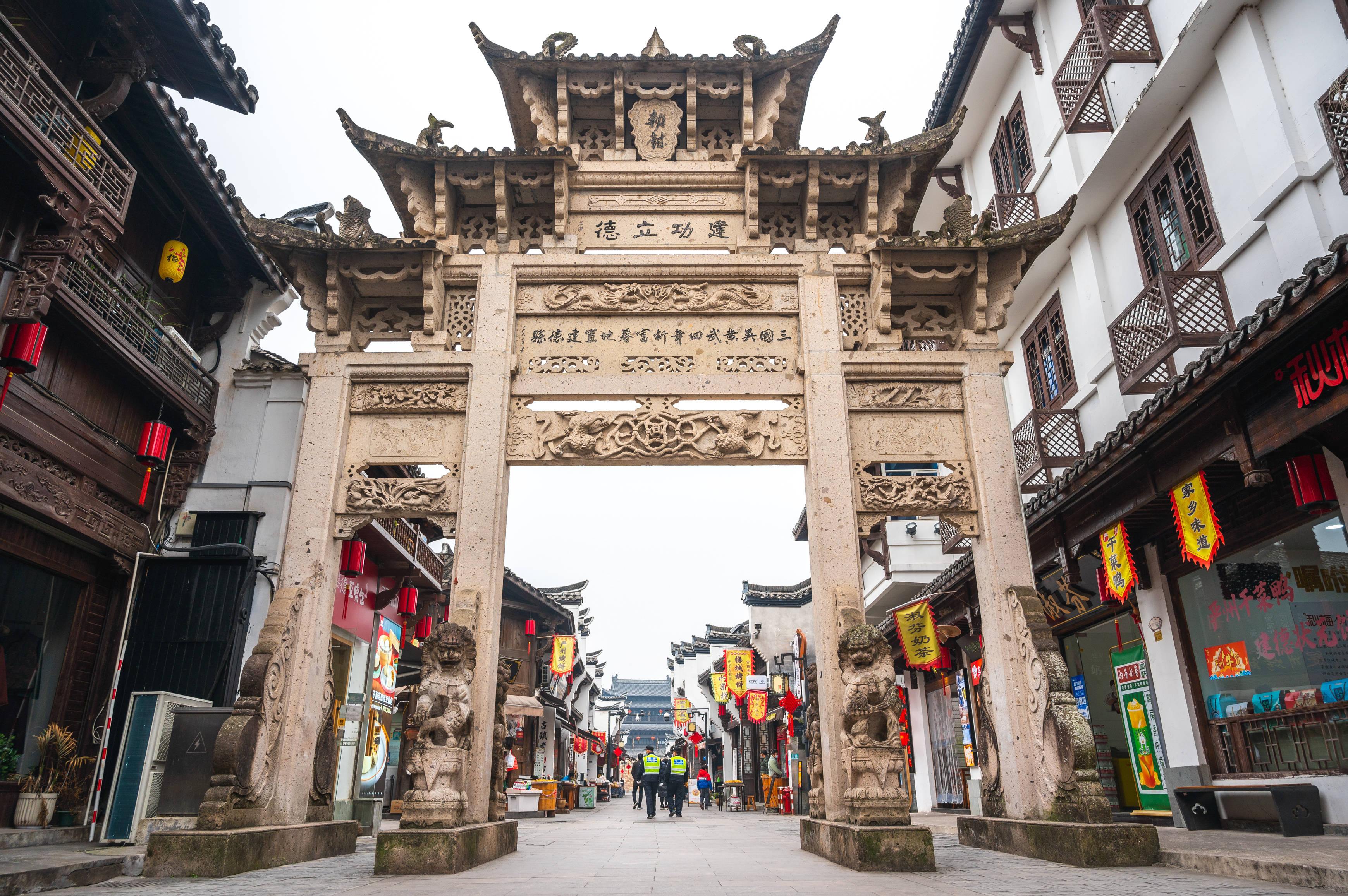 浙江最低调的古镇，有一座千年历史古城墙，被誉为“半朵梅花城”_严州