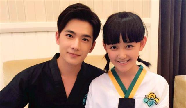 11岁初吻献给吴磊,被称为最美童星,网友:全世界都在等你长大_蒋依依