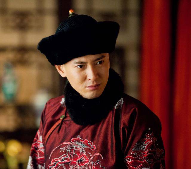 于是在光绪二十五年(公元1899年)12月24日,宣布将15岁的爱新觉罗