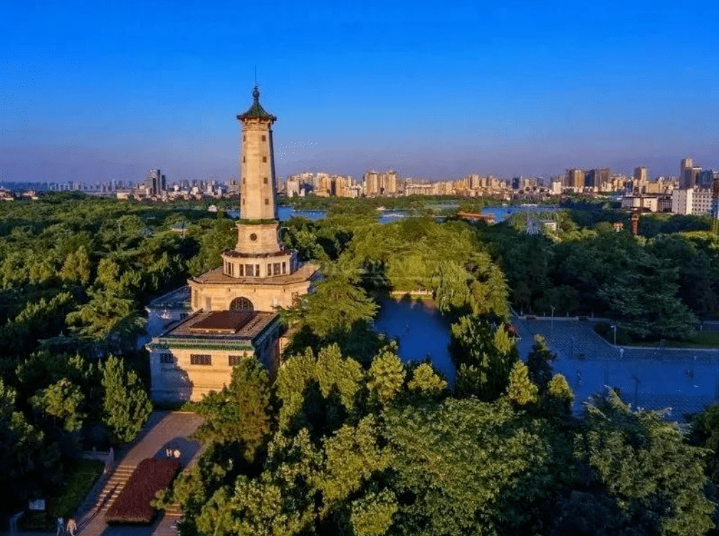 项目周边有蓉园小学,大同小学,燕山小学及长沙市一中双语实验学校等