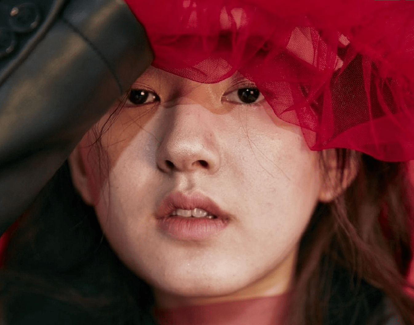 原创尴尬赵露思杂志未修图流出五官扁平痘痘多少女感全靠后期修