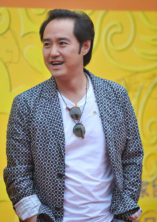 反派专业户冯雷46岁还单身向父母保证放心我是正常男人