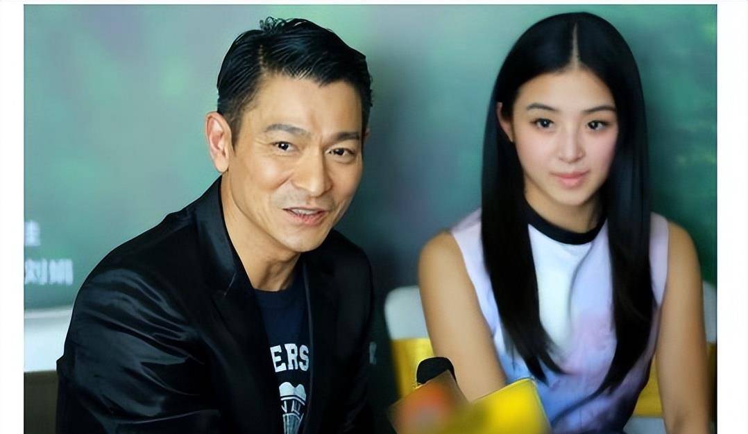 "跌落神坛"张含韵:16岁被造黄谣,主持人用她的不雅照p图逼问_刘德华