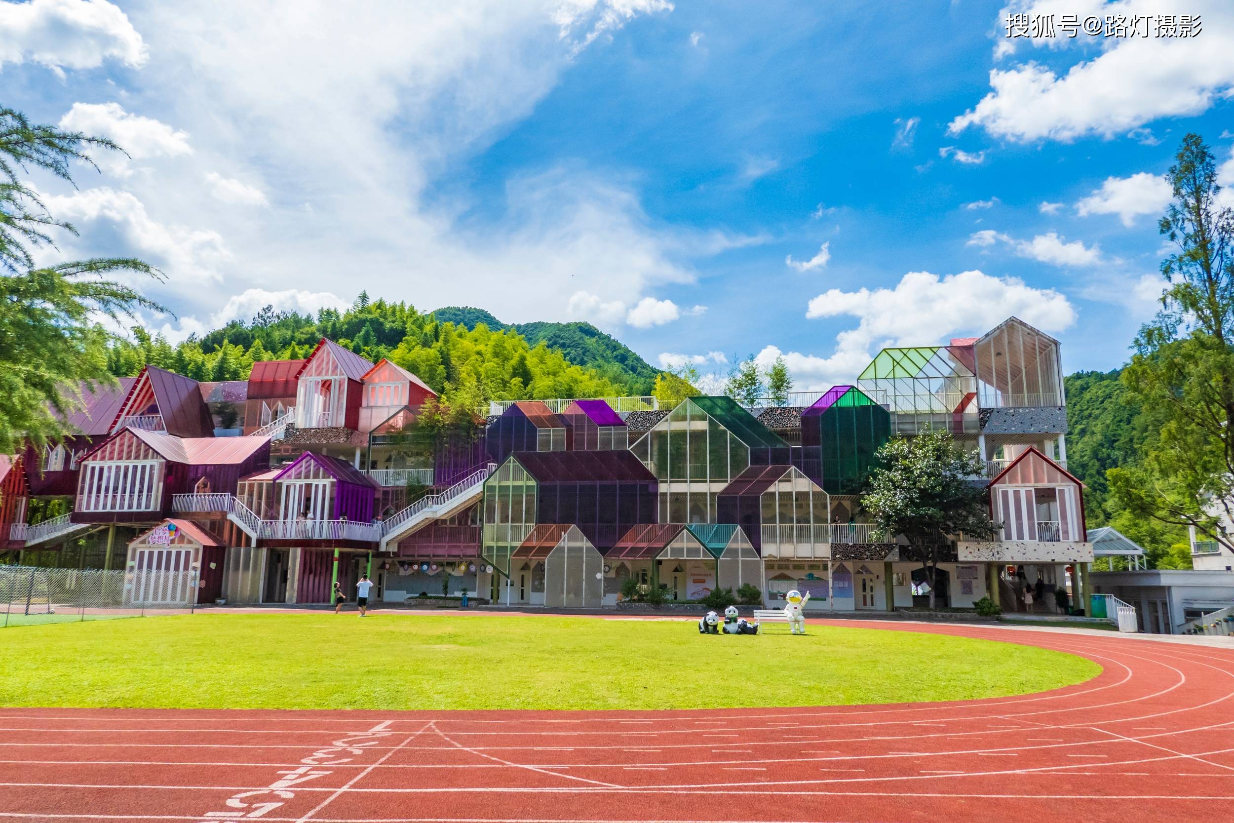 中国最美乡村小学，像一座梦幻城堡，许多家长想让孩子转学来这里