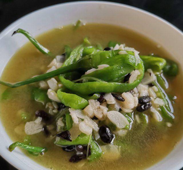 原创水煮辣椒辣辣的吃起来很过瘾