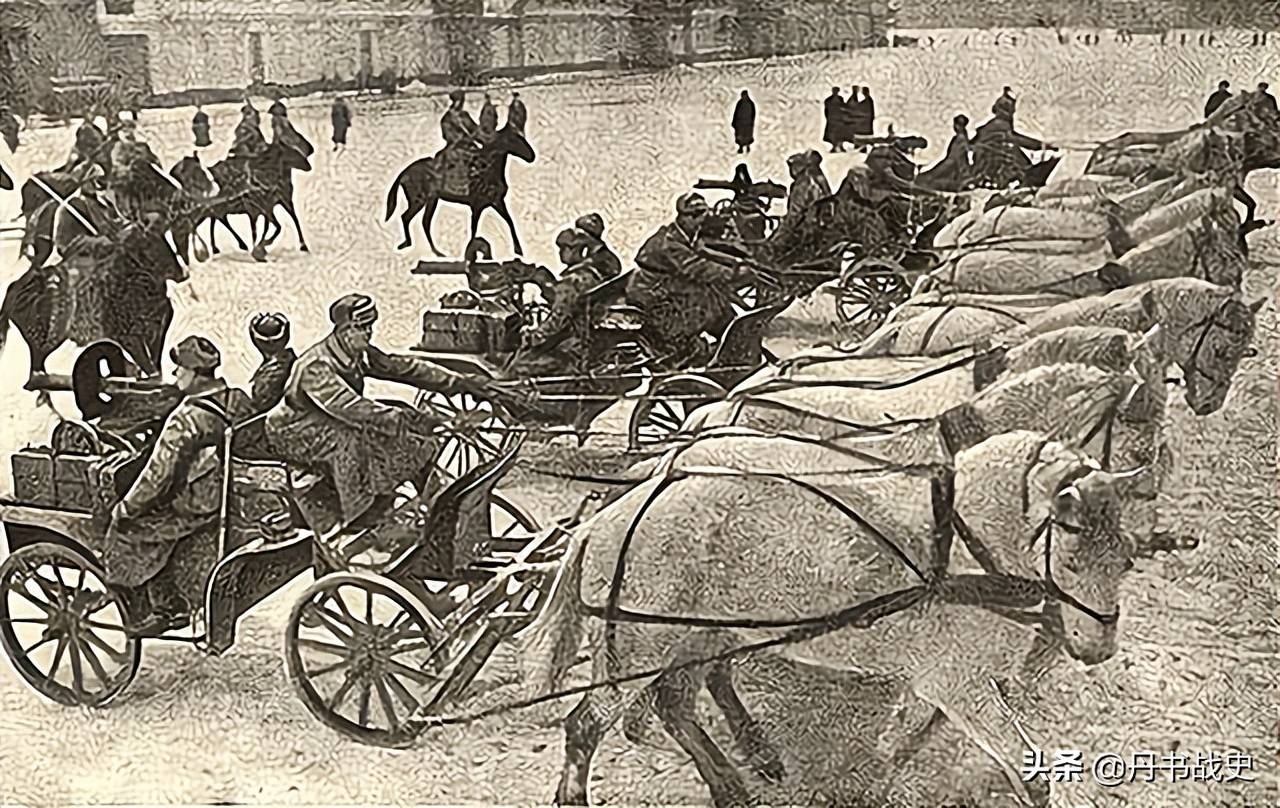 欧洲各国军队很早就征用马车运输粮草物资,不过将它打造成机枪车不