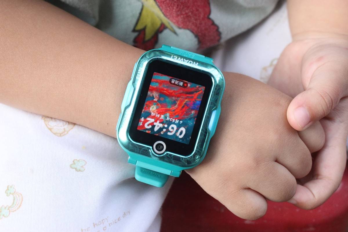 原创华为儿童手表4pro新款体验炫酷外观守护孩子安全与全场景陪伴