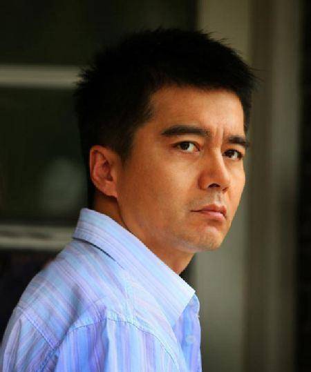 潇洒成性的许亚军:四婚二离处处留情,今为小12岁娇妻甘做老婆奴