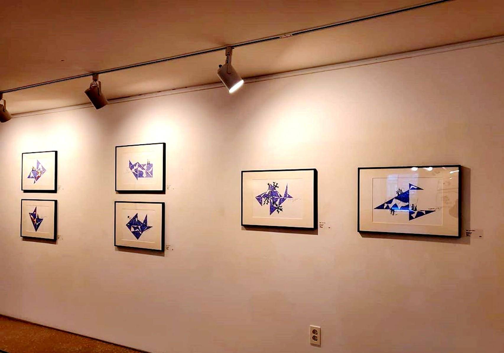 原创具惠善晒眼镜照正在准备出书和画展目标不是演员而是艺术家