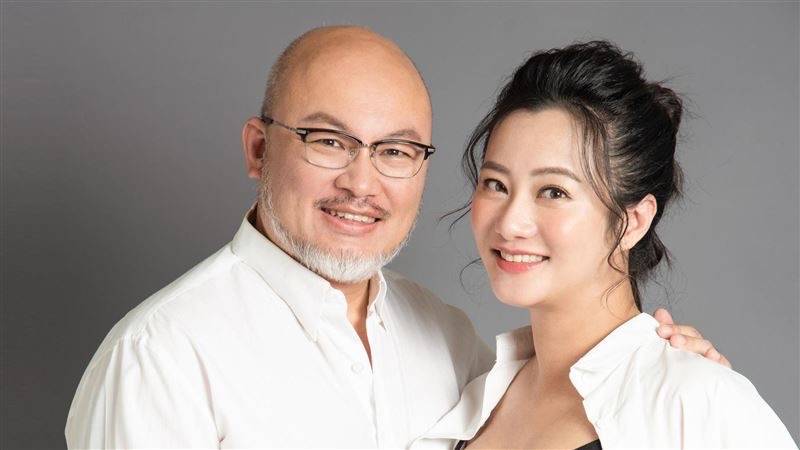 原创恭喜赵小侨怀胎九月顺利产女老公刘亮佐晒与前妻儿子合照庆祝