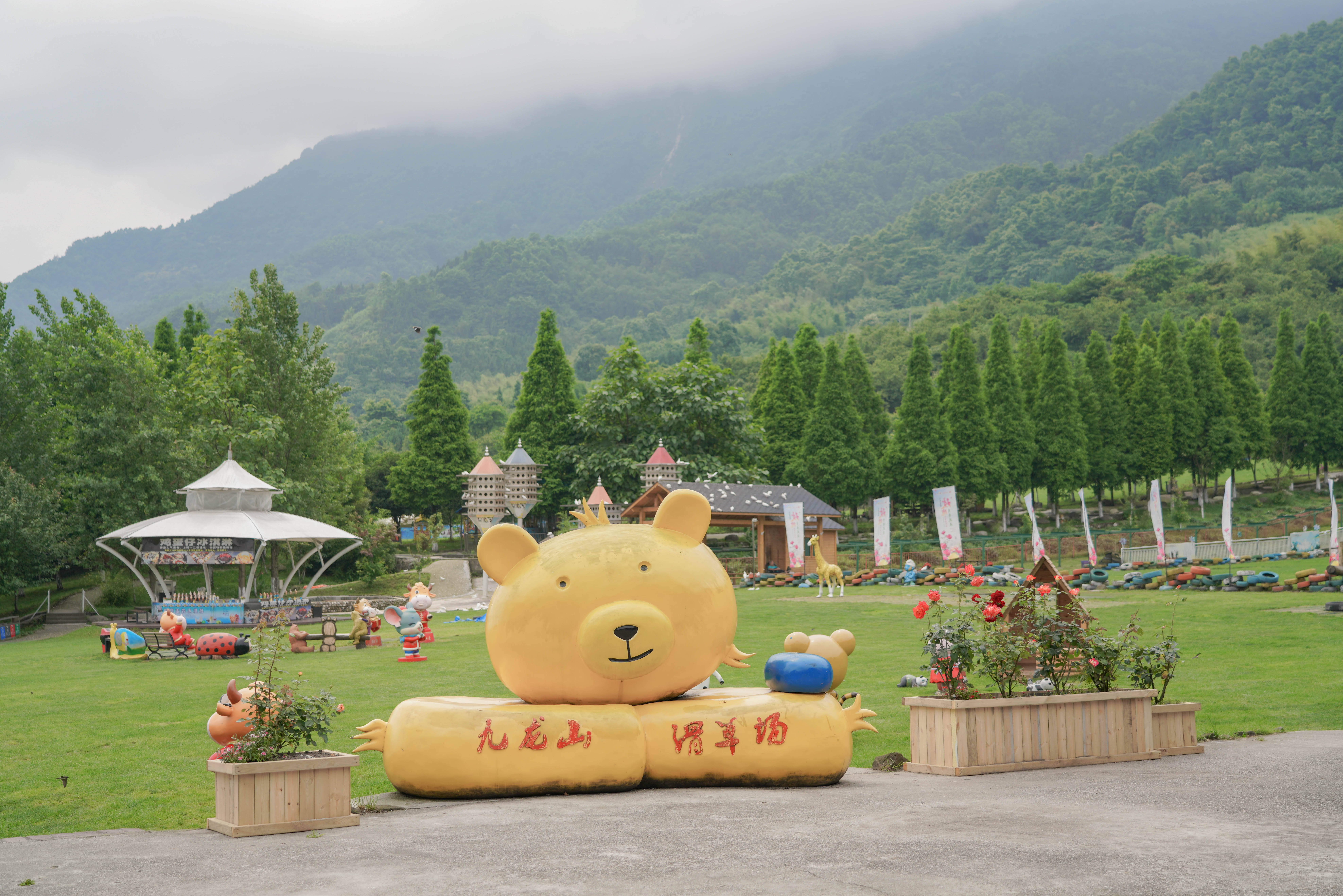 四川旅遊好去處去綿竹的九龍山體驗滑草和滑翔傘