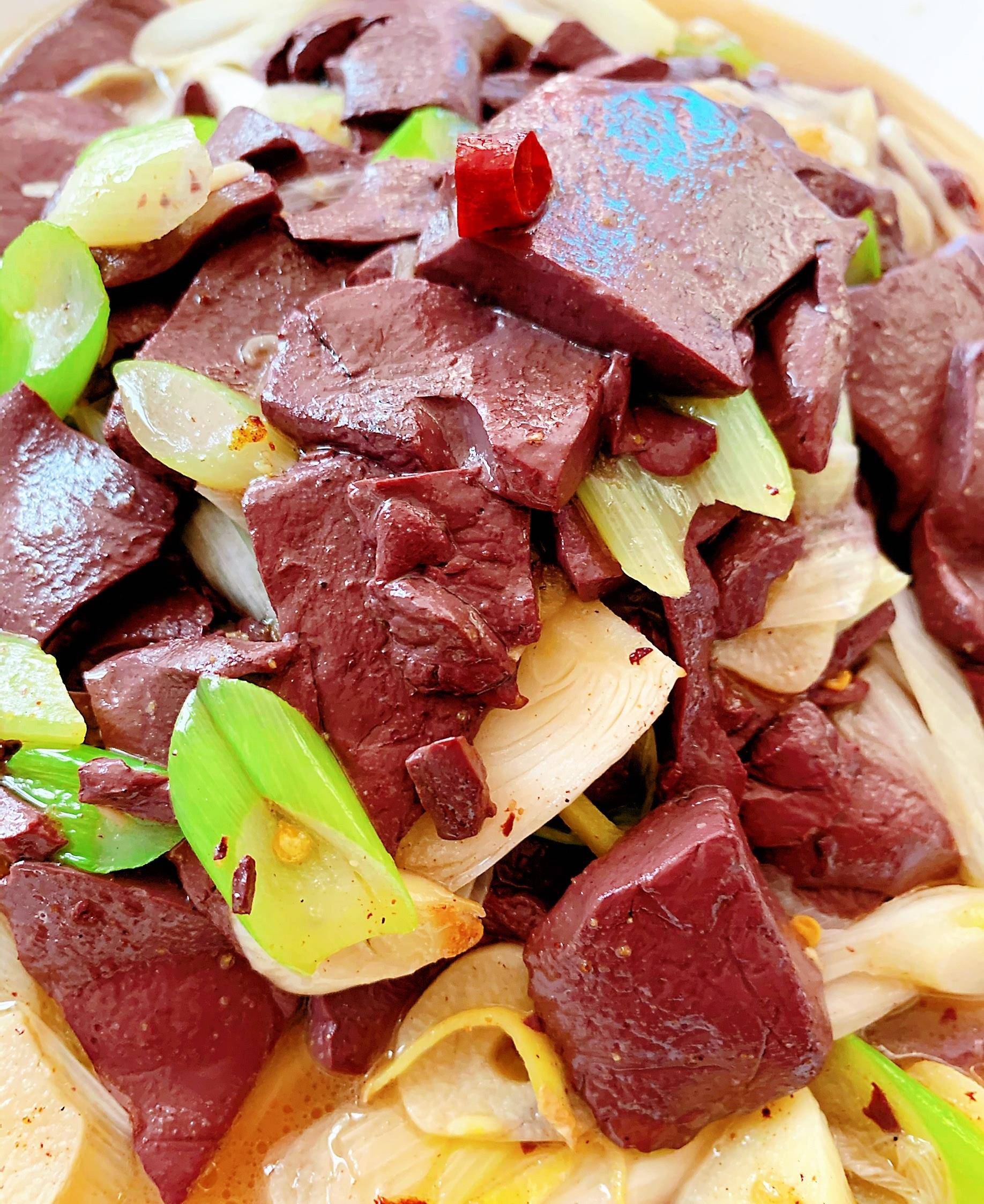 原创葱爆羊血这样做才好吃鲜嫩香爽滑腥膻全无口感比豆腐还嫩