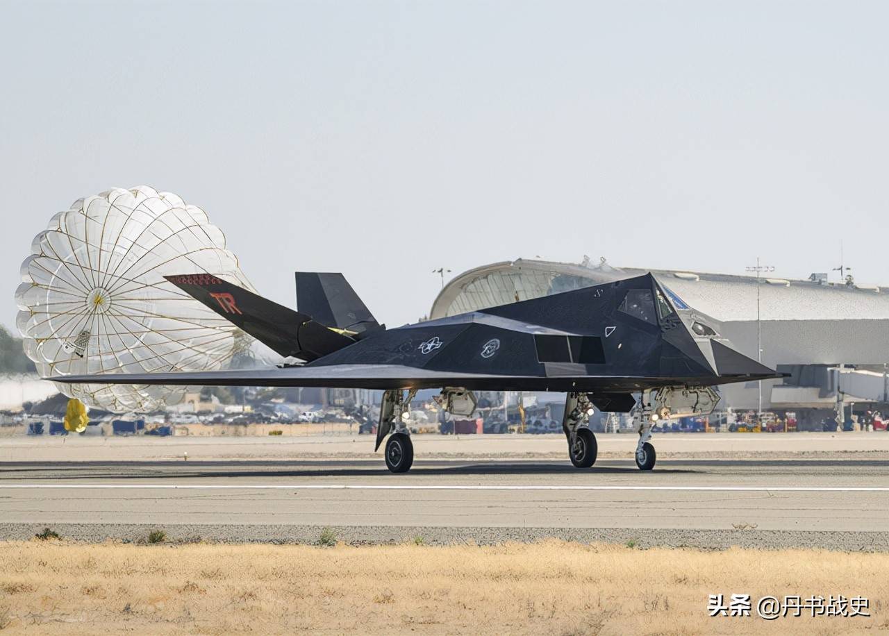 美國f-117n艦載隱身戰鬥機,敗給f-35的改進機型_攻擊機_掛載_海軍的