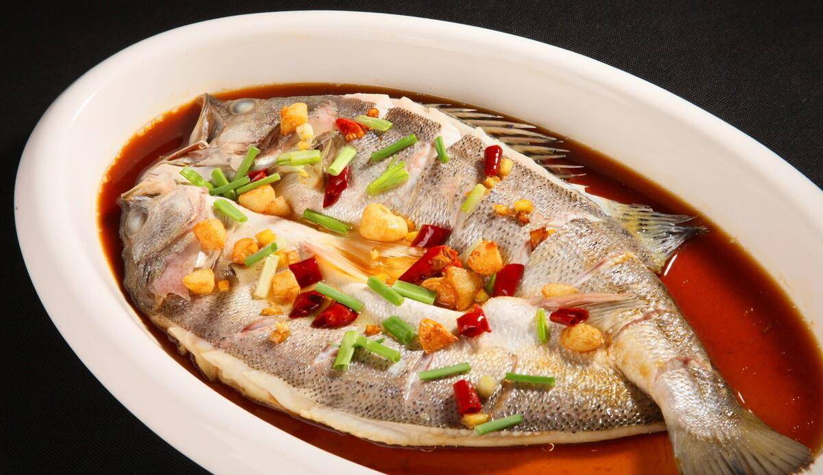 清蒸黄瓜鱼的做法,用黄酒提鲜去腥,是家常蒸鱼的好