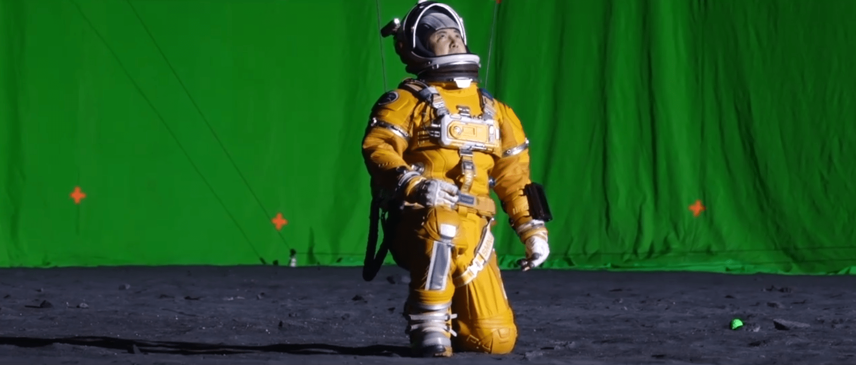 原创独行月球拍摄幕后曝光沈腾大量独角戏穿40斤宇航服吊威亚