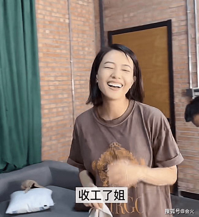 高圆圆拍杂志花絮曝光!不断转圈动作活泼