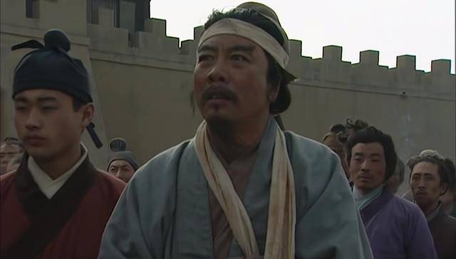 原来武松吃断棒之时,却得老管营使钱通了,叶孔目又看觑他,知府亦知他