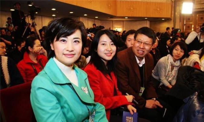 原创凤凰卫视主持吴小莉生的亭亭玉立被求婚三次后嫁大25岁老公