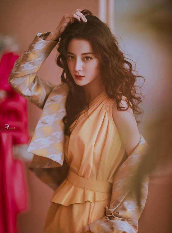 嫌自己的发型太简单了吗看看热巴的发型温柔气质美上新高度