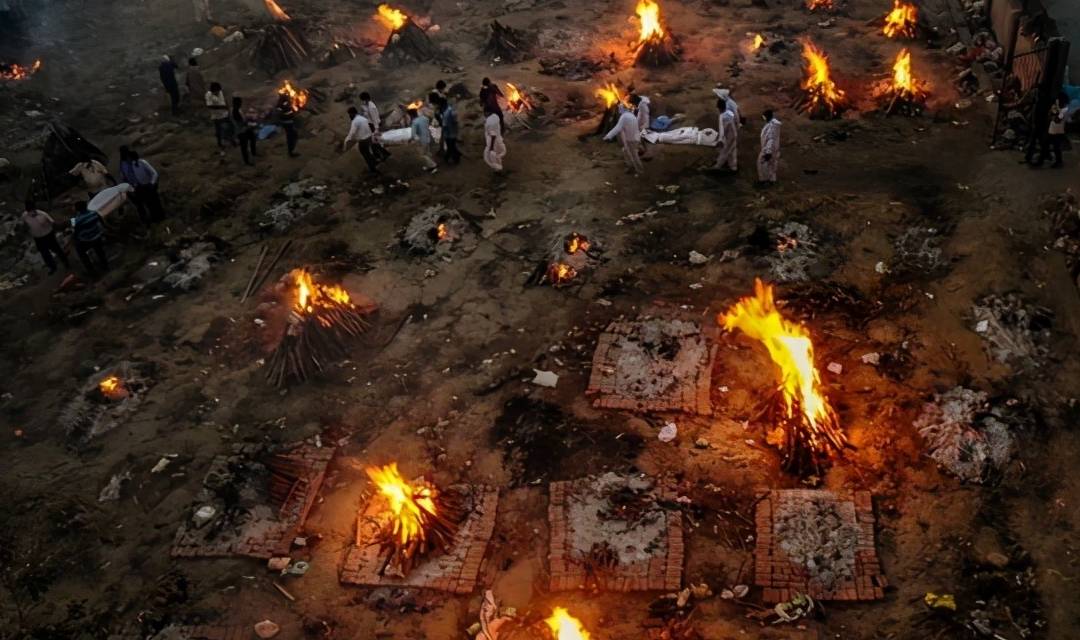 印度火化场图片