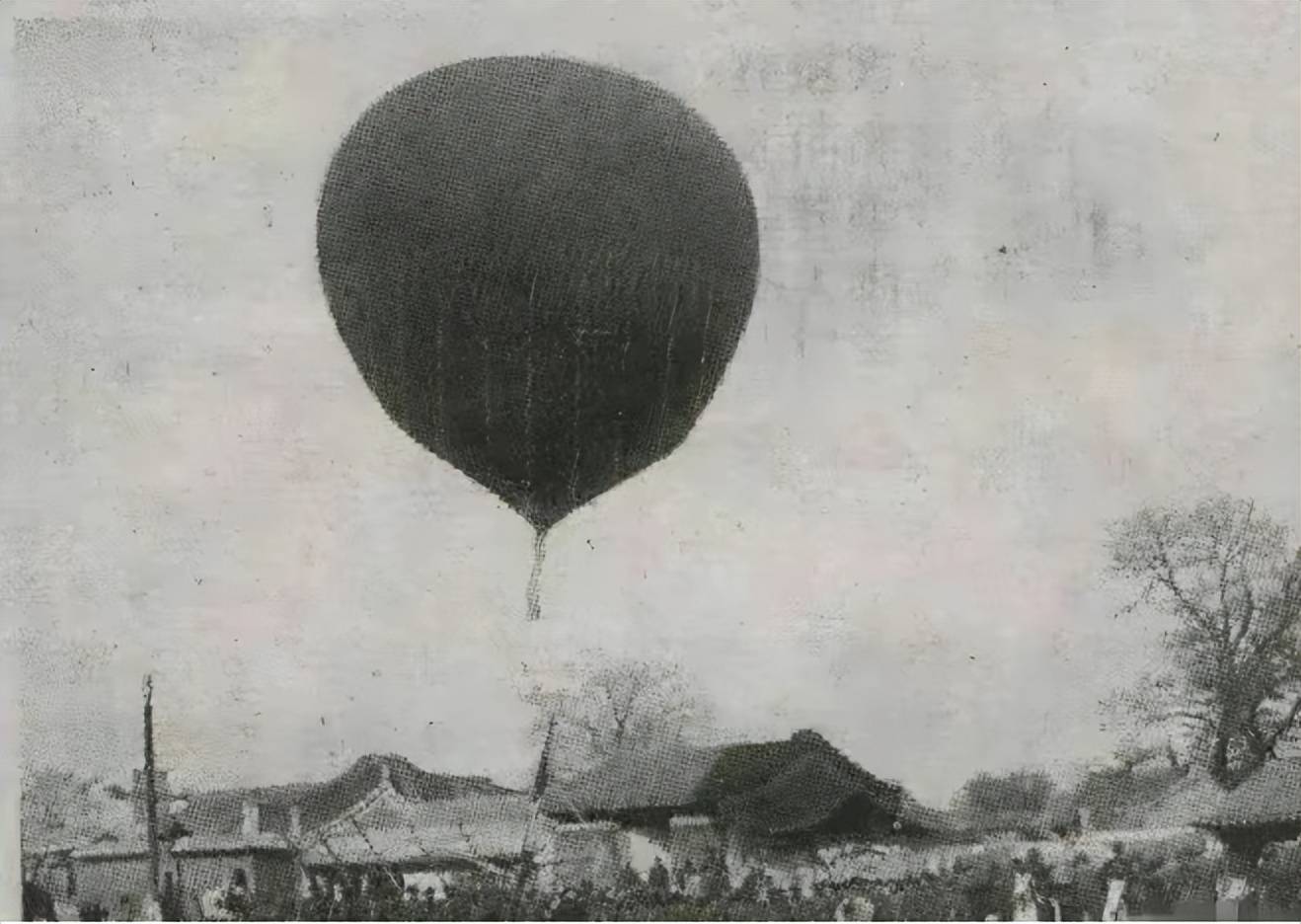 而热气球就是美国想出来的一个新花样,通过使热气球上捆绑有拍摄系统