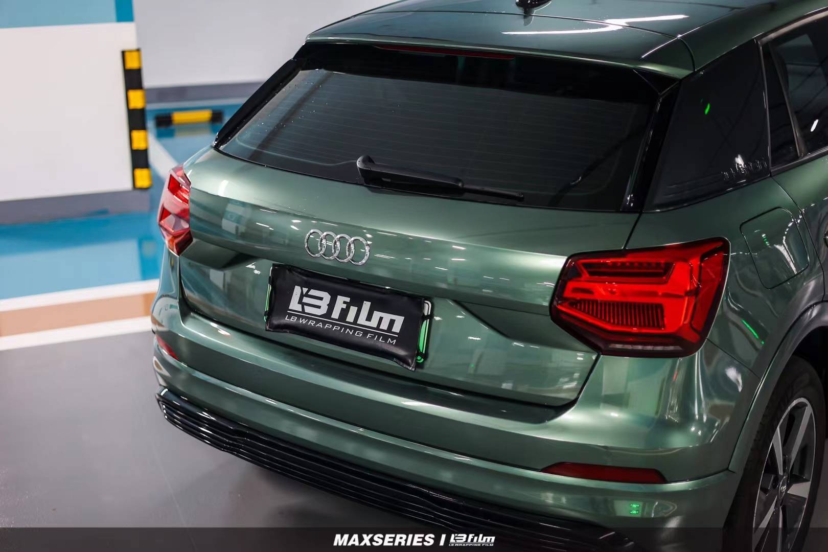 奥迪q2l-lbfilm改色膜液态金属苍岭绿,时髦的色彩来治愈人心