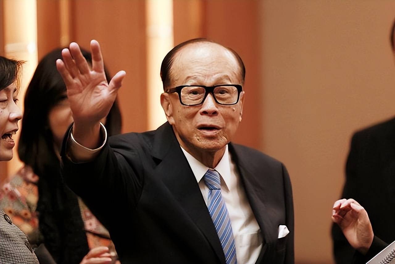 李嘉诚58亿收购电力公司，别人出150亿都不卖，因每年利润就有6亿_搜狐网