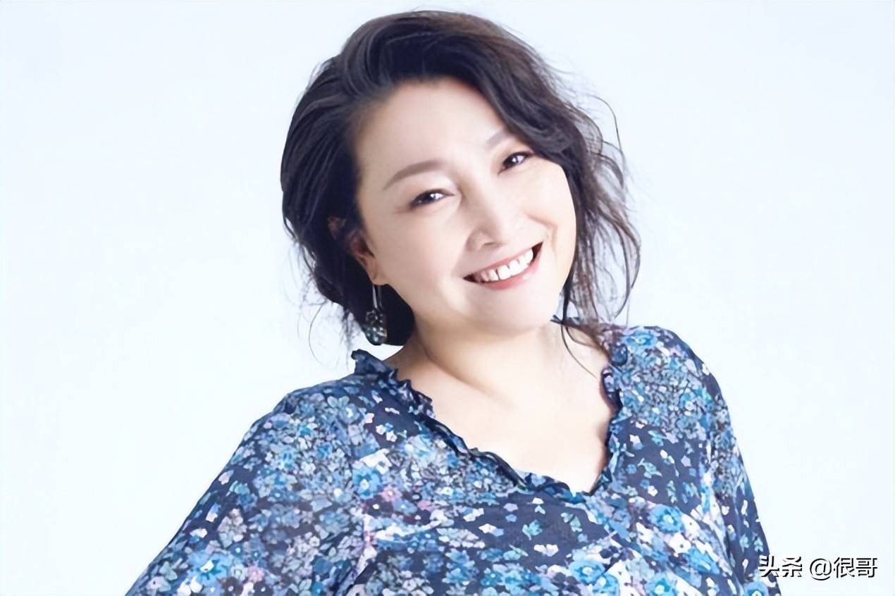 记得在胡军和刘烨主演的电影《蓝宇》中,杜鹤还演过闫明的老板娘张洁