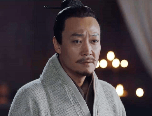 让扮演的角色"林彬"正直而呆板;在古装剧《大秦赋》里,辛柏青把赢异人