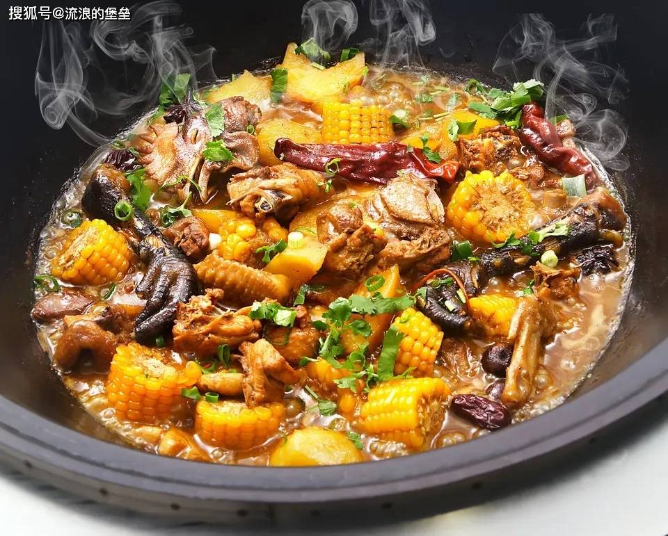 因为东北的气温比较低,所以在农村还是要烧火炕的,所以吃的炖菜就比较