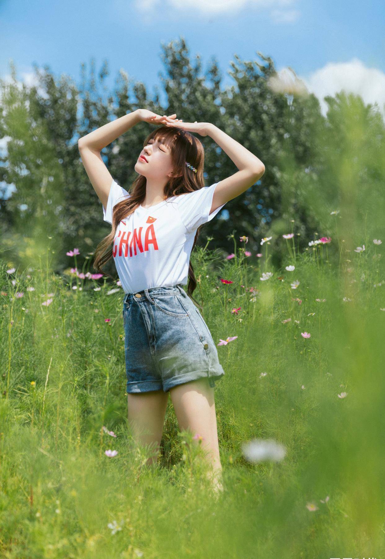 原创程潇不愧人间芭比格桑花写真浪漫又唯美精致五官太显眼