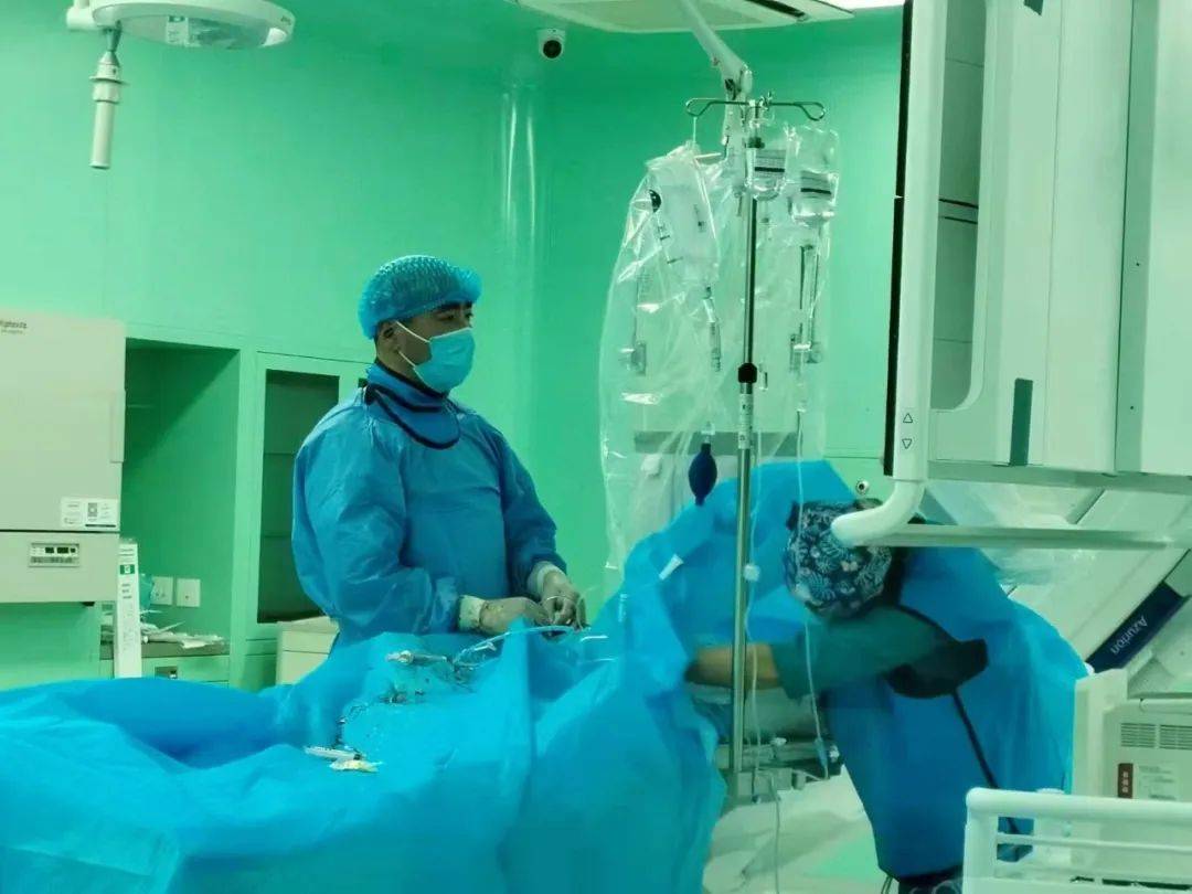 争分夺秒急诊冠脉介入手术成功救治急性心肌梗死患者