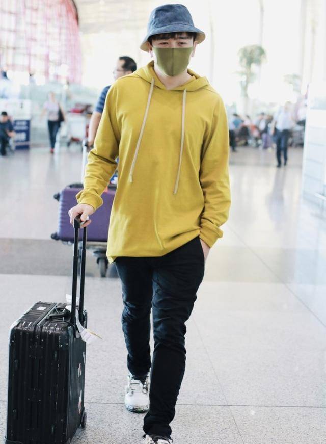 翟天临走出阴霾?近照不复大腹便便油腻形象!