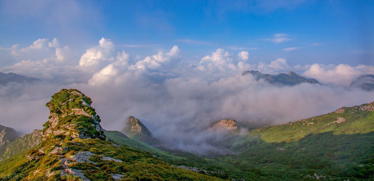 (大美秦岭)光头山:因峰顶建有陕西广播电视调频发射基地而远近闻名