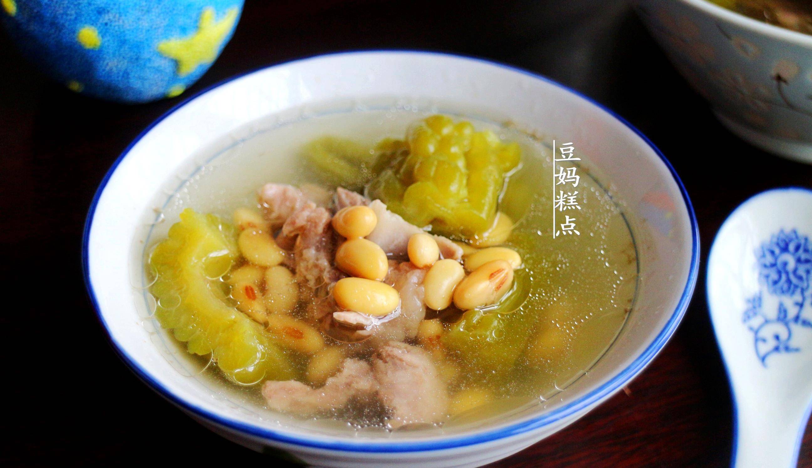 5月之后,这汤要多给家人做,清热降暑气,常喝皮肤水嫩白皙_苦瓜_骨头