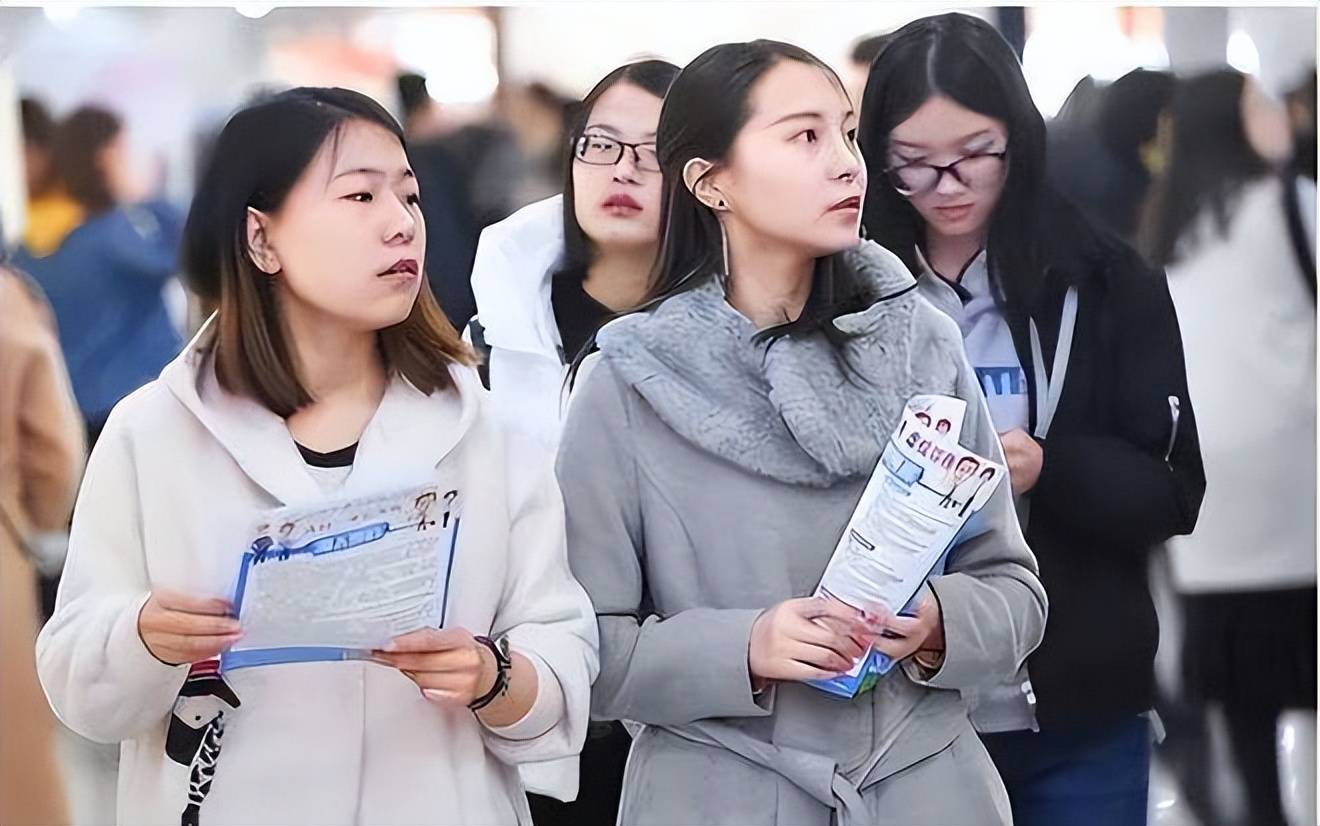 考上公务员后 男生快速甩掉女友 变脸 速度让人大开眼界 编制 大学 个人