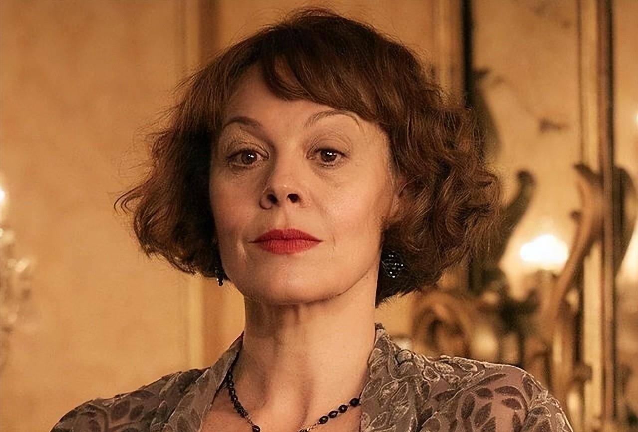 《国土安全》在被认识后,他的妻子海伦也扮演《浴血黑帮》《波莉阿姨