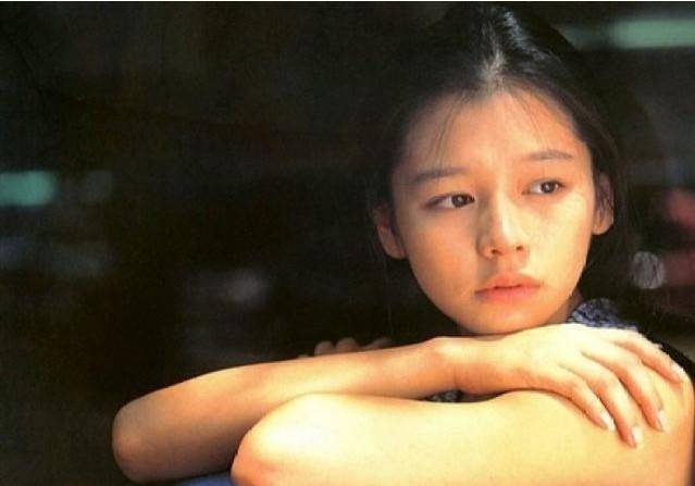 徐若瑄曾经因为出演《旋风小子》而出名的徐若瑄,二十来岁的徐若瑄被