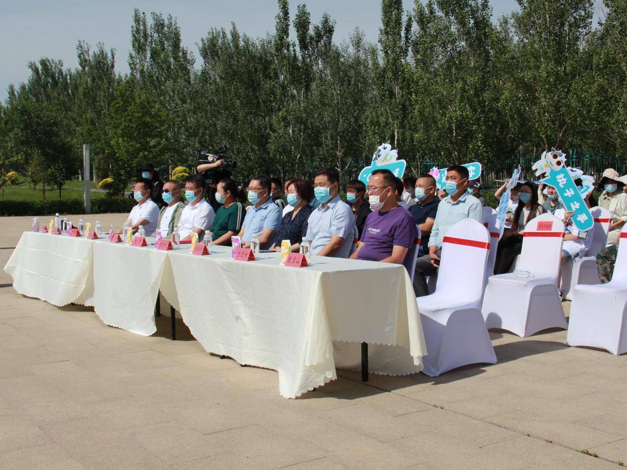 局党组成员,副局长张媛,兵团第十二师西山农牧场党委书记,政委袁慧玲