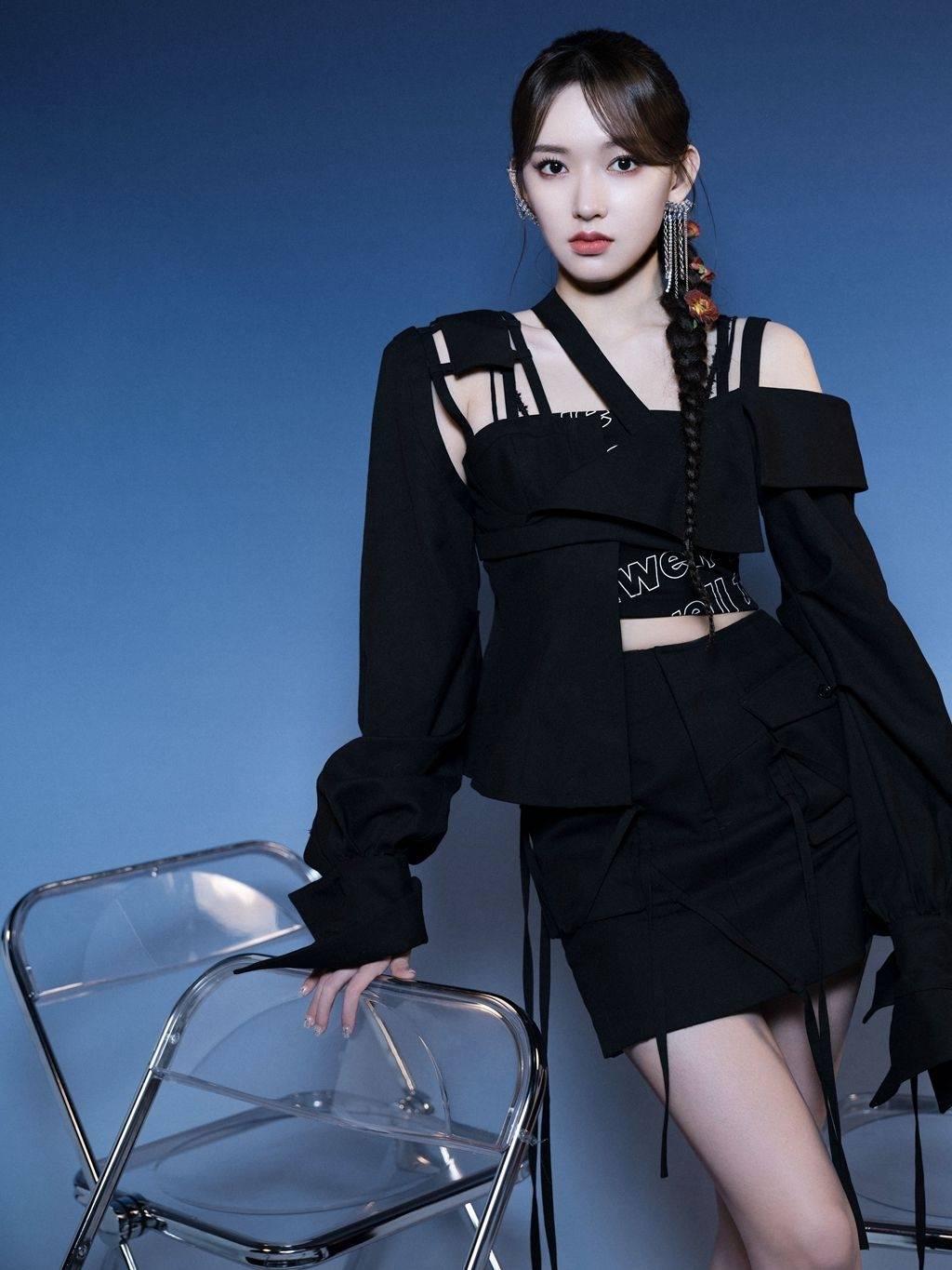 程潇吊带黑色短裤性感写真_程潇_吊带_短裤