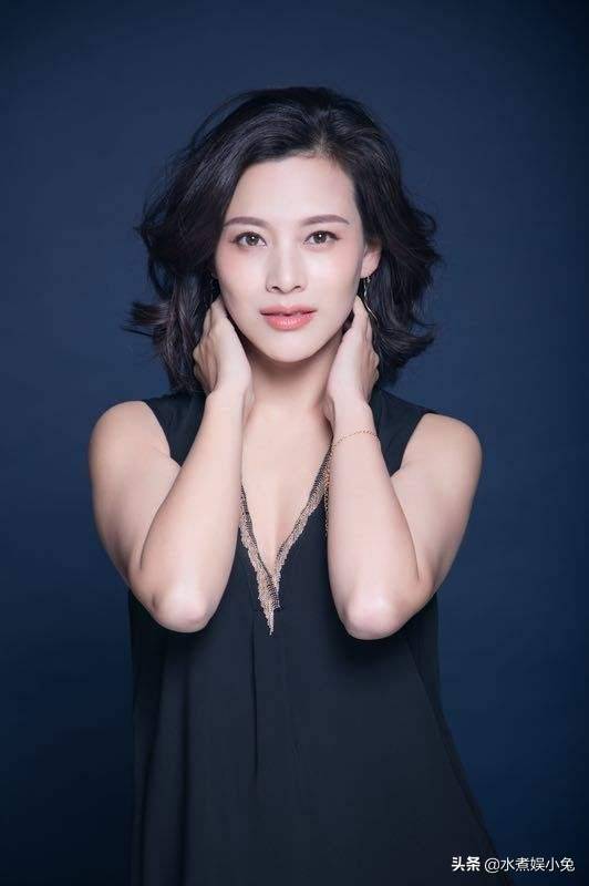 傅淼淡雅,章涛帅气,她撞脸师妹海清,这7位实力演员何时被发现_武笑羽