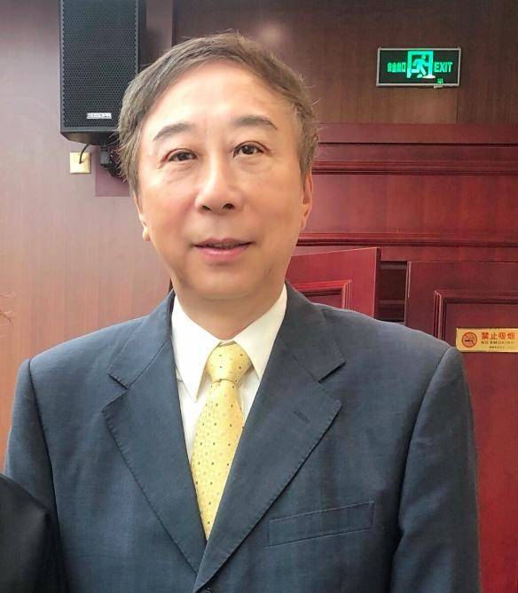 盘点明星冯巩一家神基因,长得是一个样,有点蒙啦_父亲_冯国璋_窦晓璇