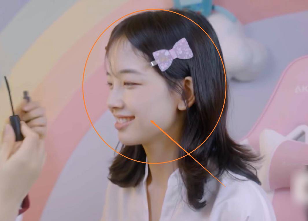 王冰冰化妆视频曝光,看清她素颜时的模样,真实颜值让